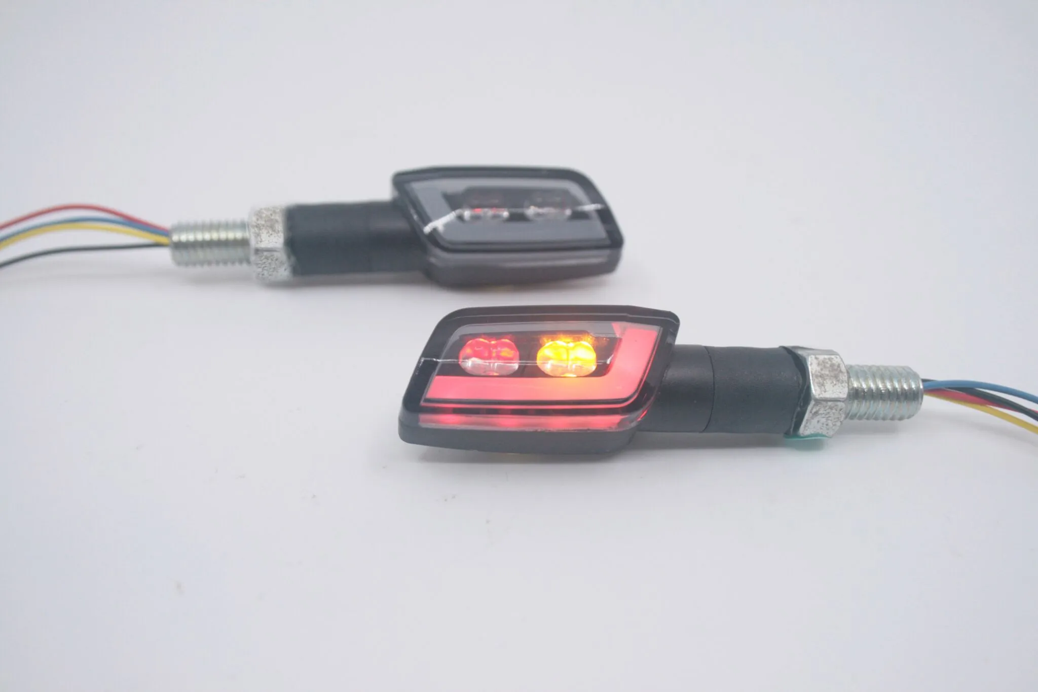 LED задни светлини с мигачи