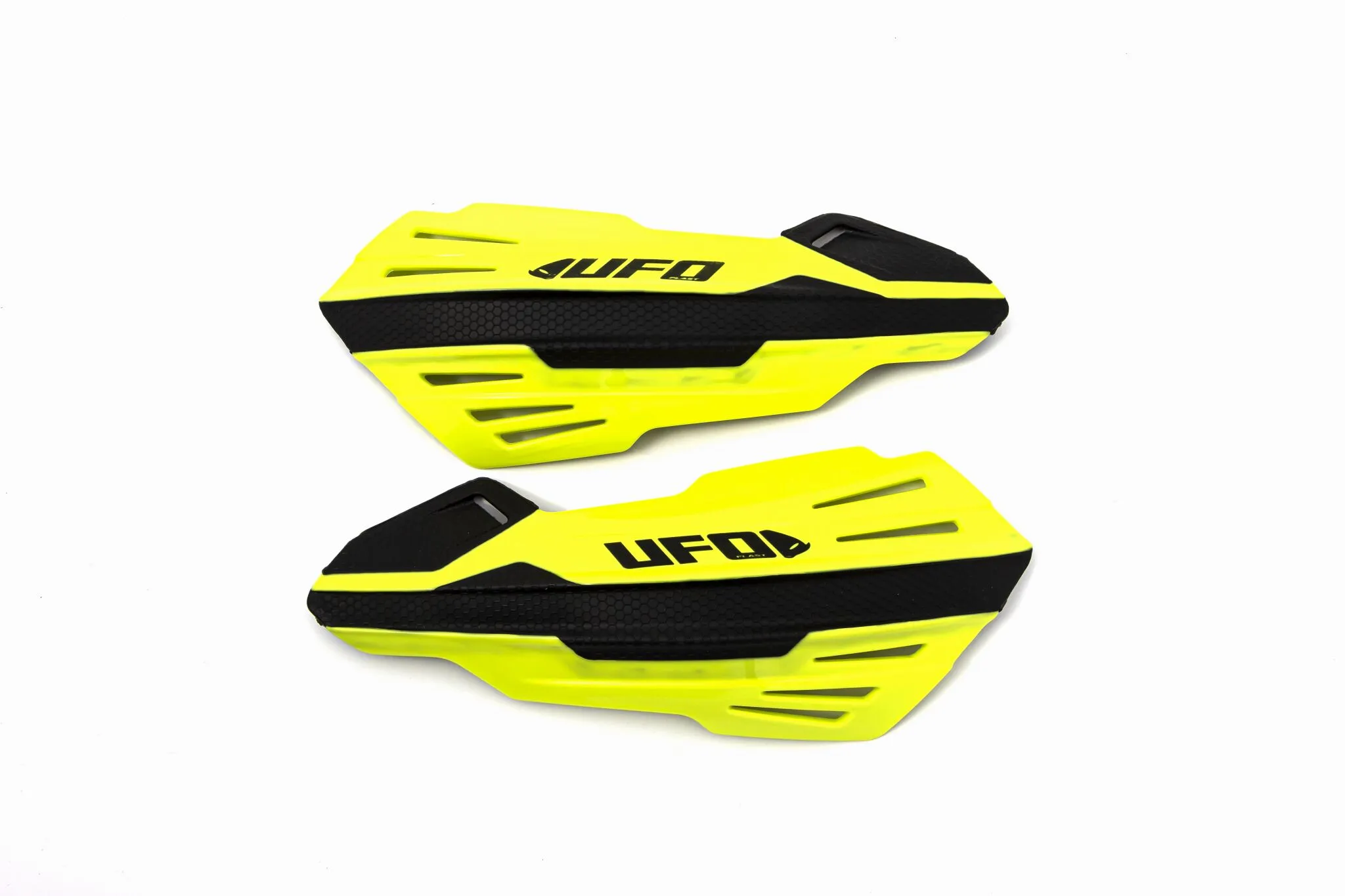 Предлагат се версии с вентилация и без вентилация с OEM монтаж