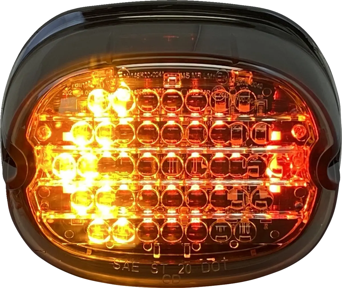 Нископрофилна LED задна светлина с интегрирани допълнителни мигачи